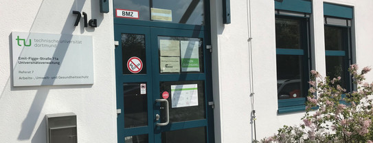 Entrance area of the building at Emil-Figge-Str. 71a 
