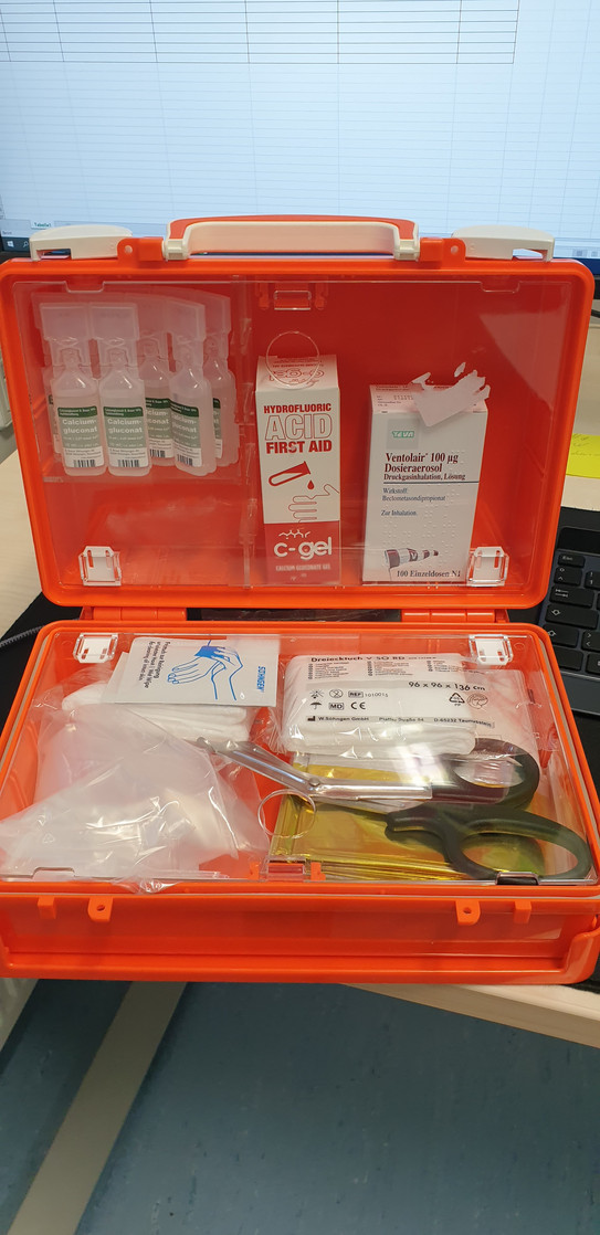 the first aid kit for hydrofluoric acid accidents contains special equipment and some emergency medication.
