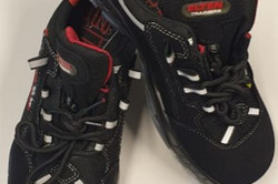 Safety shoes with steel toe caps