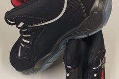 Ankle-high safety shoes with steel toe caps